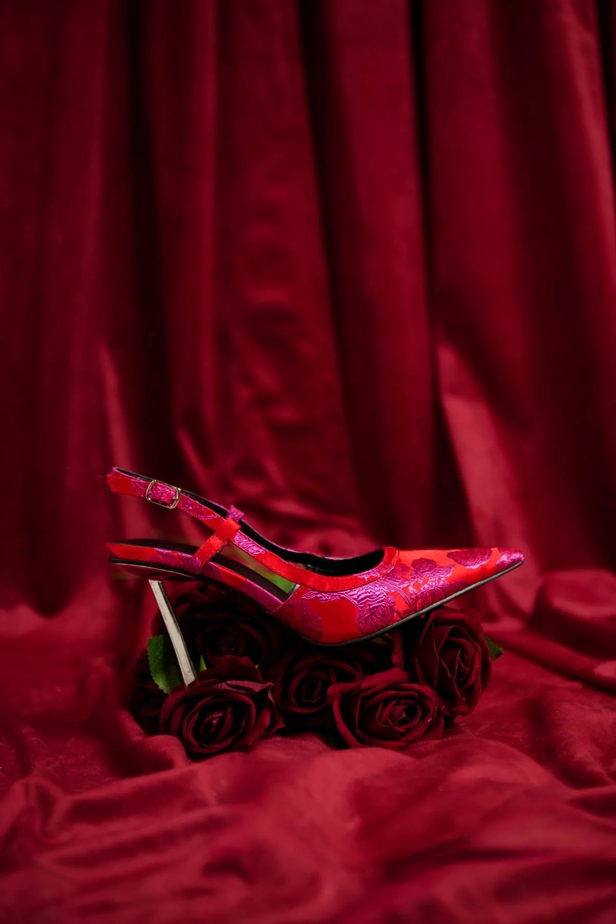 VENA-RED METALLIC STILETTO SLINGBACK PUMP - Image 8